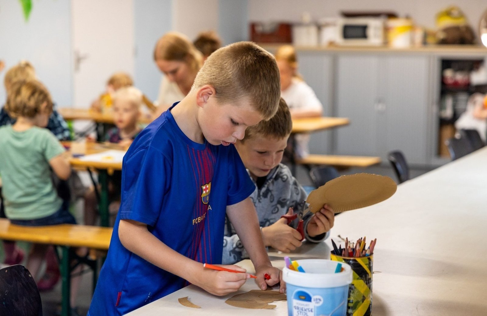 Kinder zeichnen mit Animationsteam Camping de Watertoren